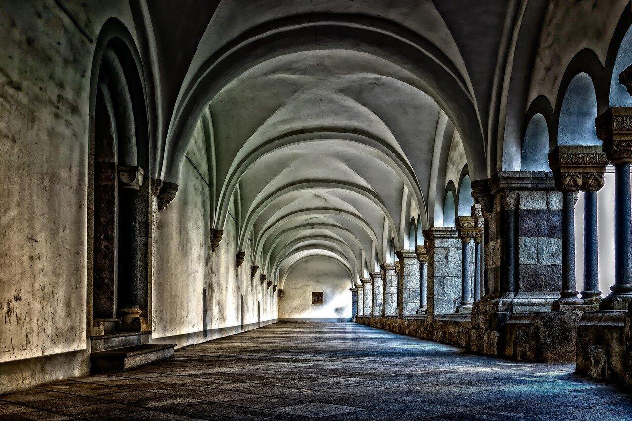 Poblet monastery cloister